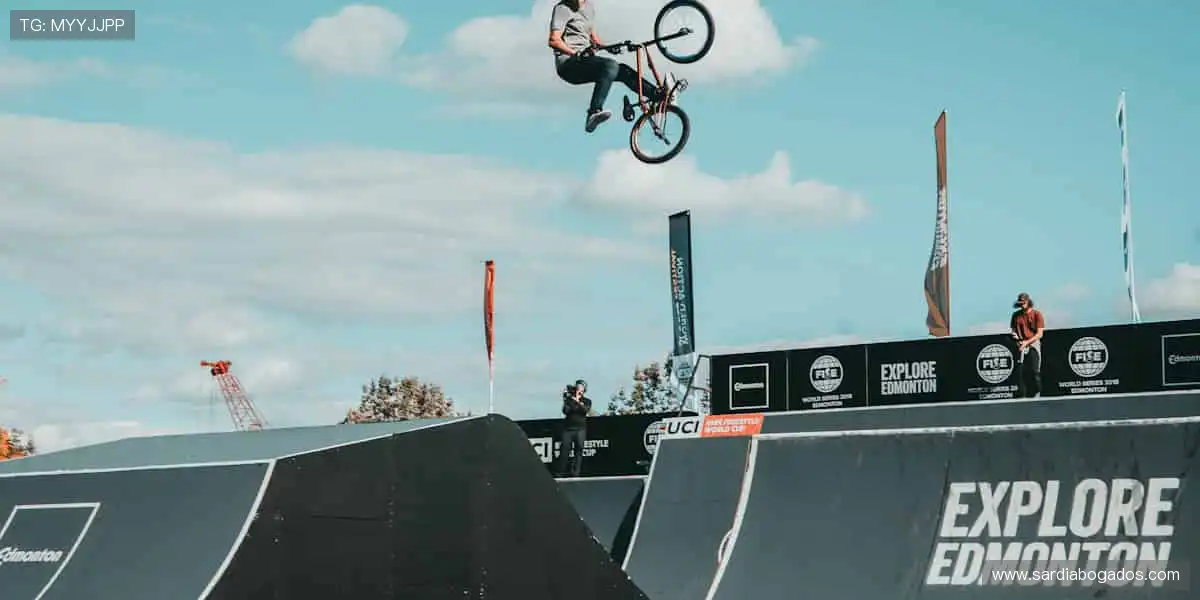 顶级麻将视讯大厅：国粹真人智能配局，高清自摸便利